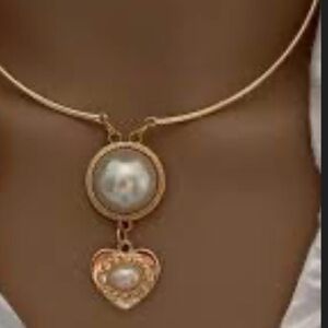 Gold and pearl Pendant choker Necklace